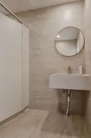 베이지톤 미니멀 피트니스 화장실 인테리어